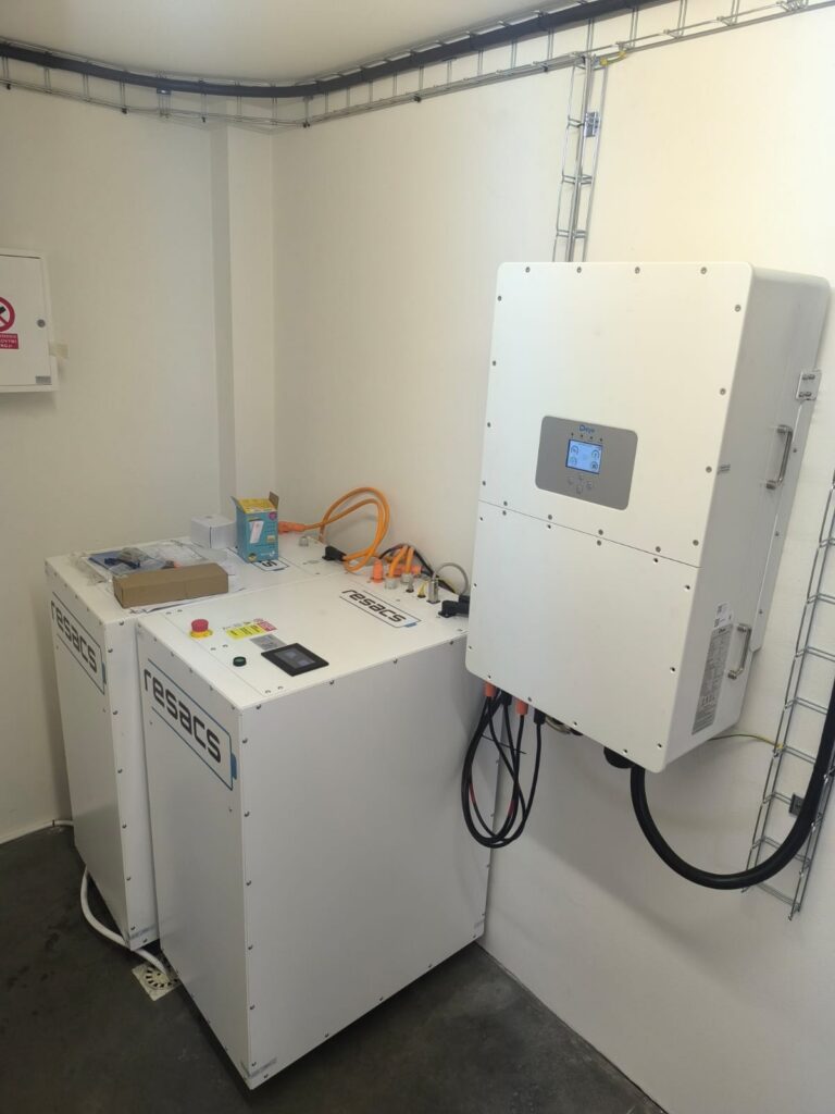 Bateriové úložiště Resacs 50 kW / 175 kWh – KOUTECKÝ&nbsp;a&nbsp;SYN s.r.o., Bruntál